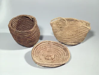 2つのバスケットとカバー（手のひらの葉織り）